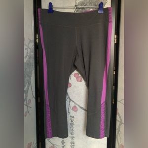 Large Champion capri activewear pants